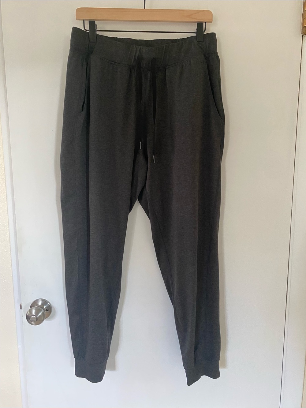 GapFit Women's Joggers Charcoal Gray Brushed Tech Jersey Pants Large